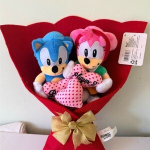 Sonic and Amy Plush Bouquet with Gold Bow